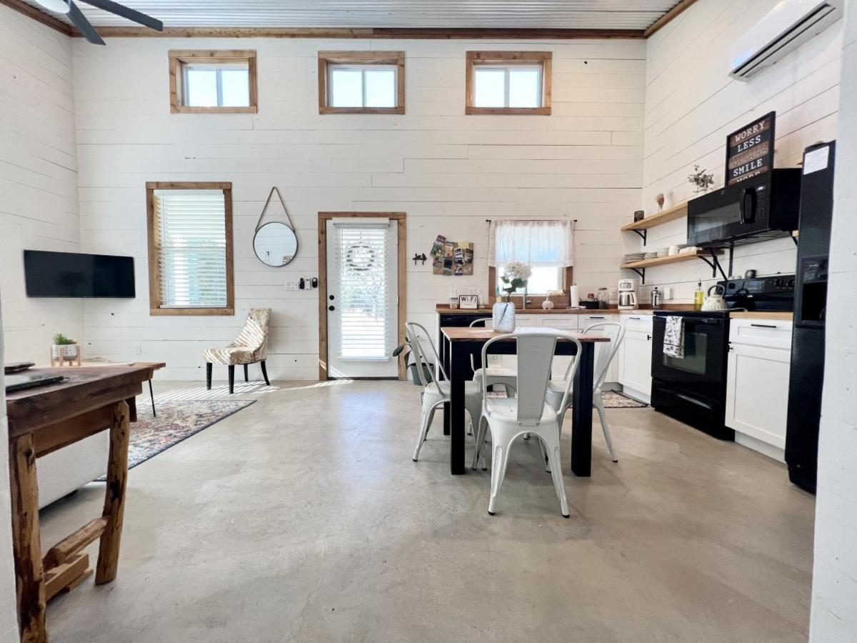 Hummingbird Haus - Hill Country Views On 20 Acres With Firepit Βίλα Spring Branch Εξωτερικό φωτογραφία